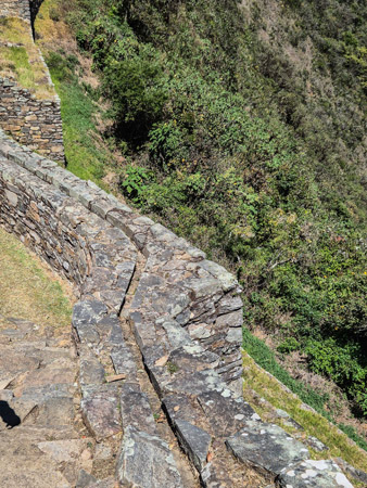Ductos de agua en muros Choquequirao